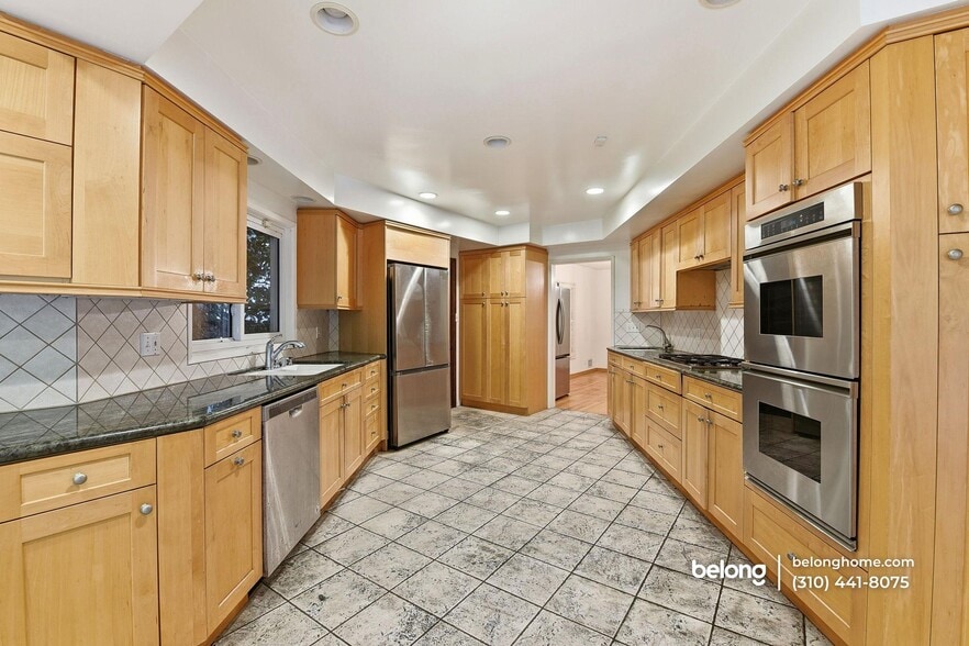 Building Photo - 1008 Westholme Ave