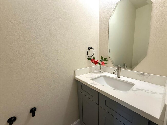 Building Photo - 26430 Richwood Oaks Dr