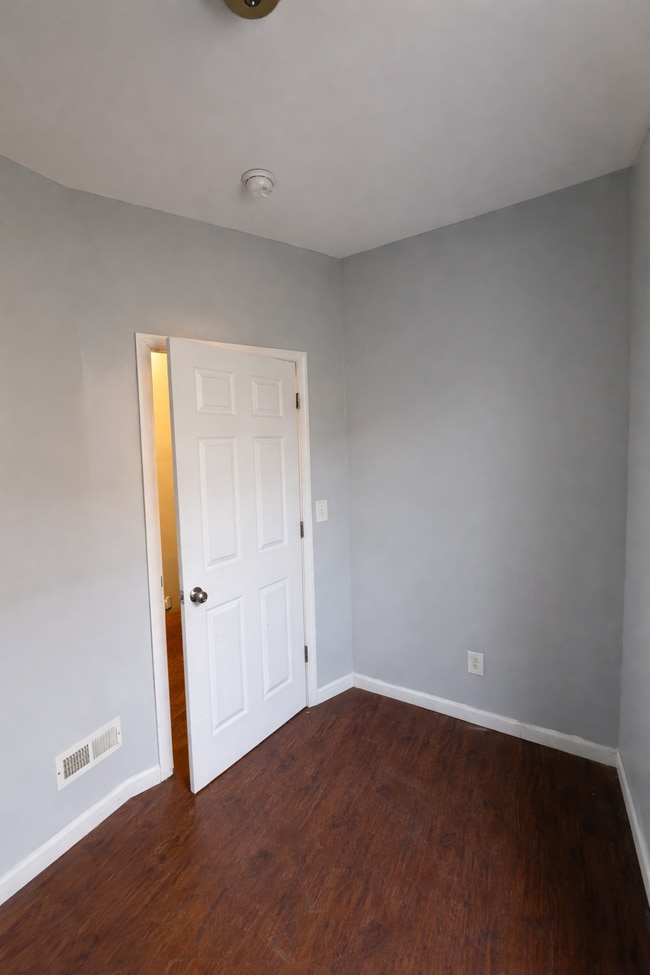 Building Photo - 2132 N 32nd St