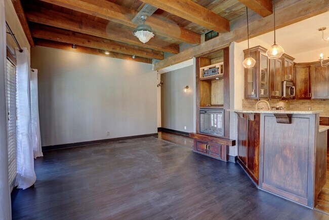 Building Photo - West Plaza Resort-Style  Living