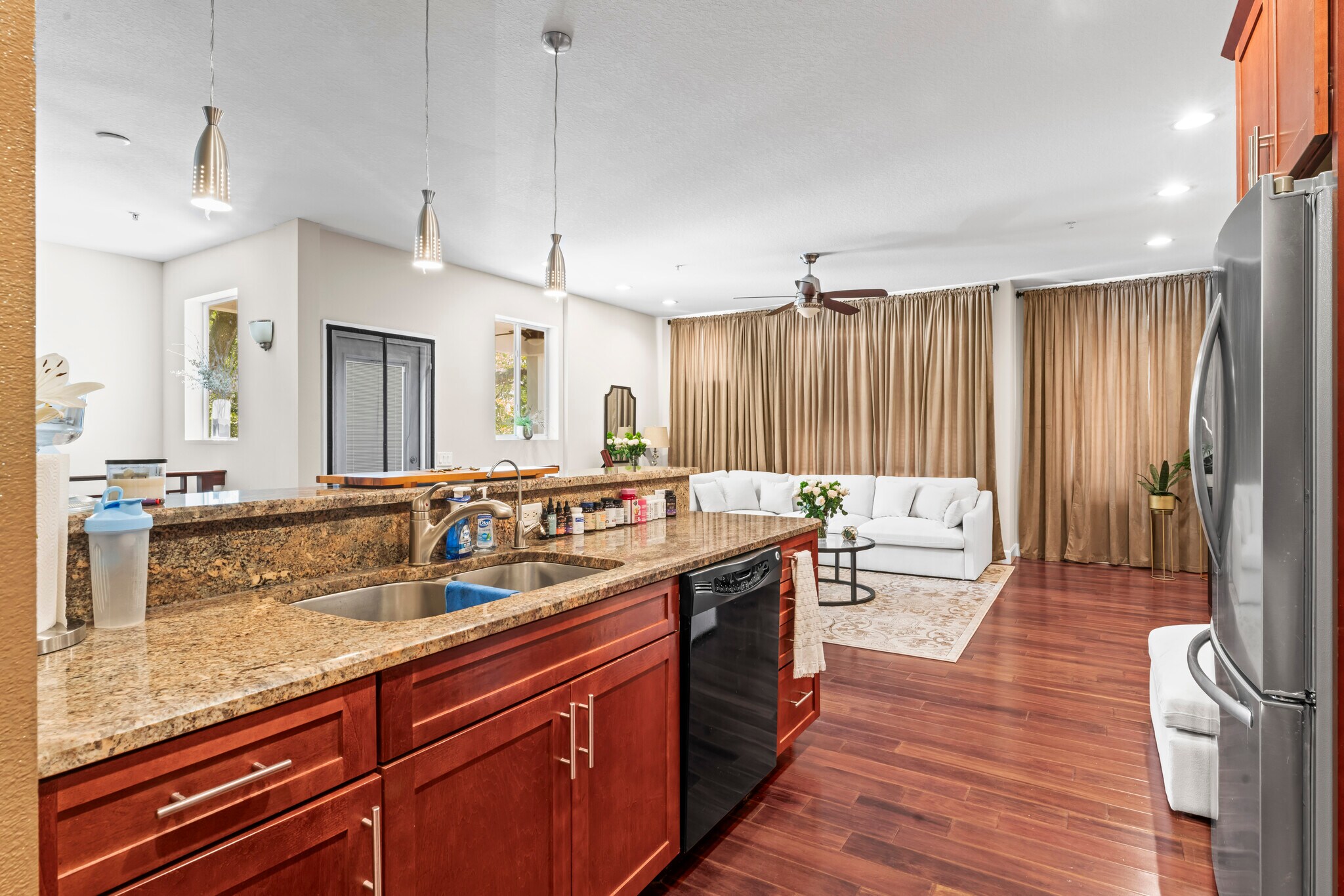 Granite Countertops - 113 S Newport Ave