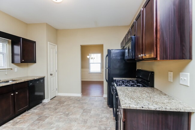 Building Photo - 66 Crescent Woode Way