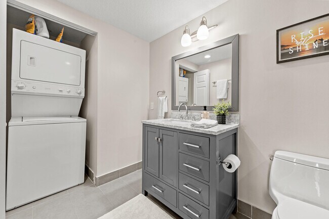 Building Photo - 511 Lucerne Ave