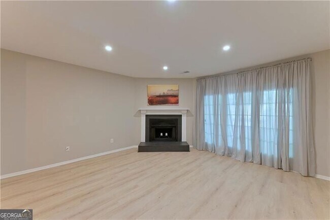 Building Photo - 2179 Surrey Ct