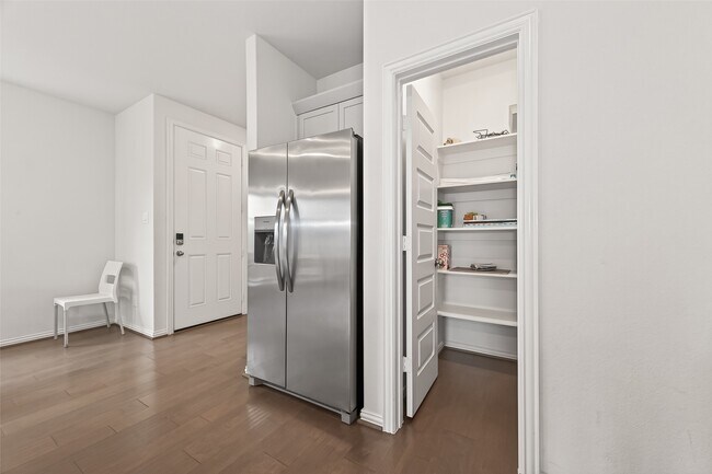 Building Photo - 27926 Western Crk Ct