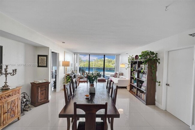 Building Photo - 20515 E Country Club Dr