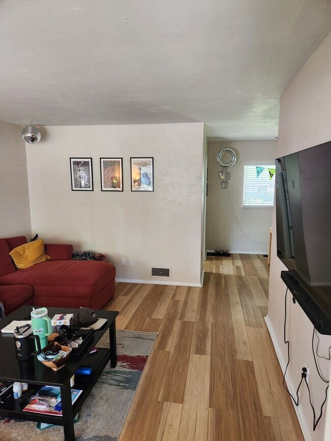 Building Photo - Charming 3BR House in University Hills