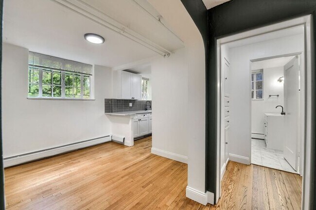 Building Photo - 2233 Kearney St