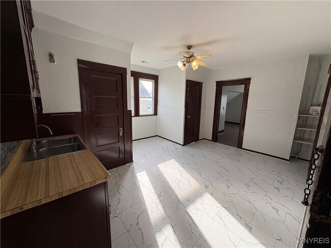 Building Photo - 143 Reo Ave