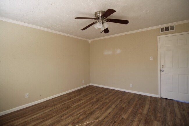 Building Photo - 219 W F St