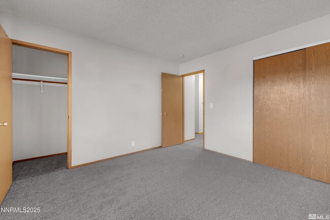 Building Photo - 4985 W 7th St