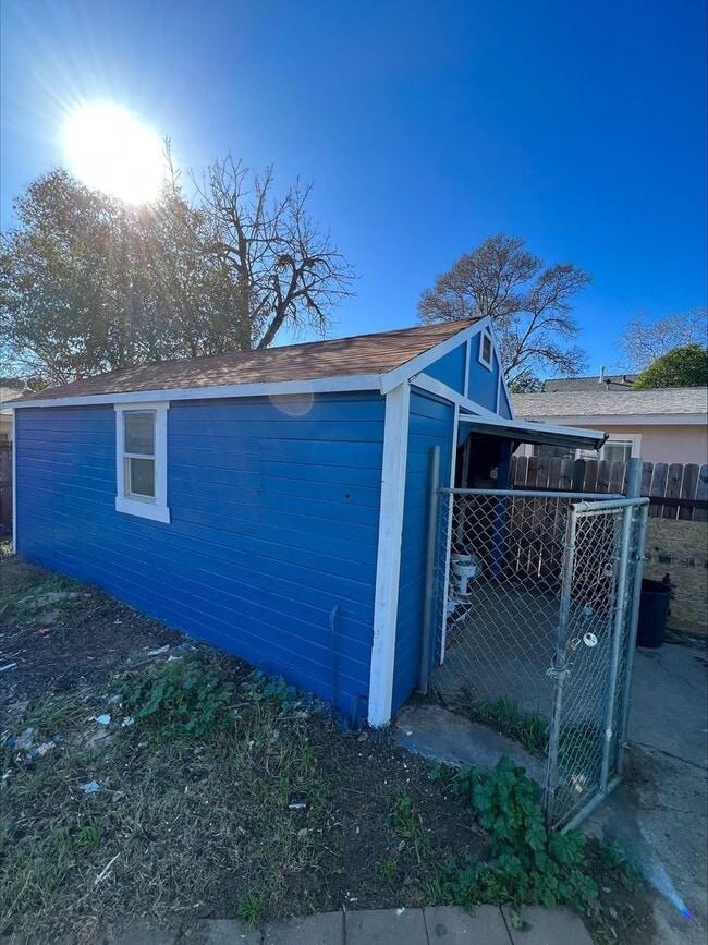 Building Photo - 4136 7th Ave