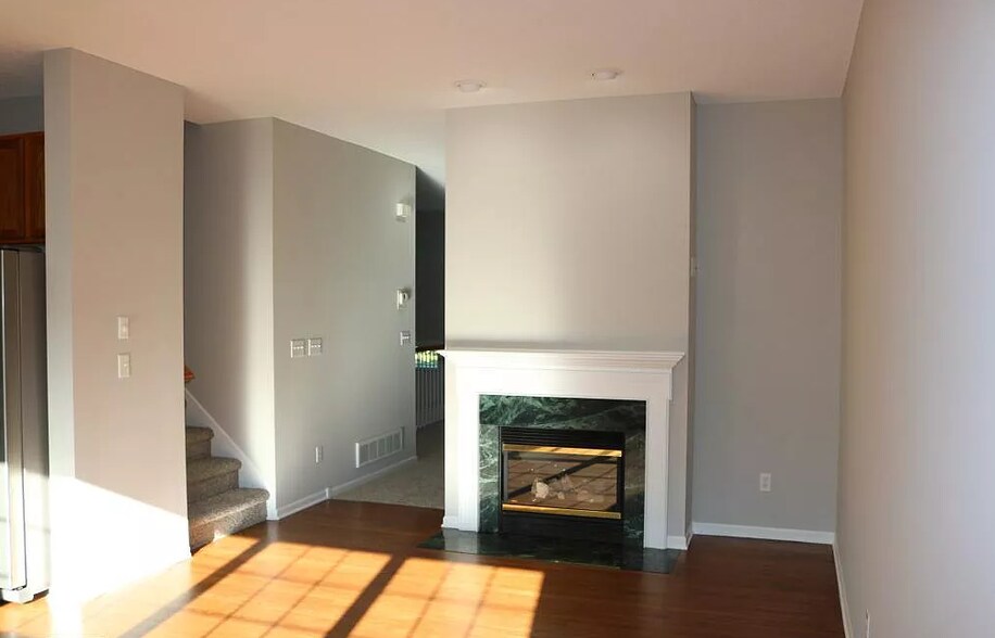 Building Photo - 1658 Riverside Dr