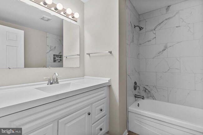 Building Photo - 1006 Stone Ave