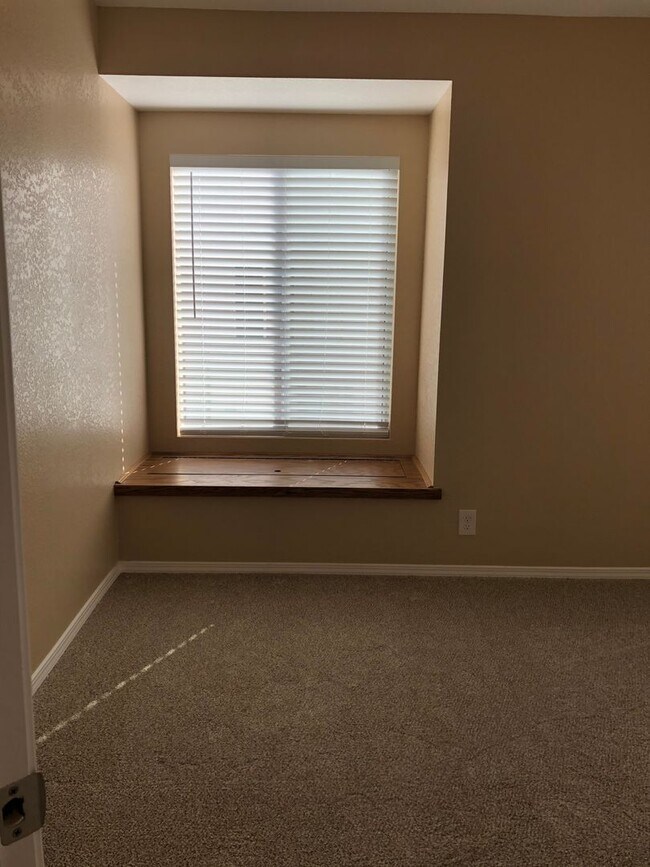 Building Photo - 2600 Chandler Ct