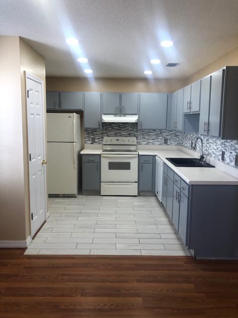Building Photo - 9317 E River Dr