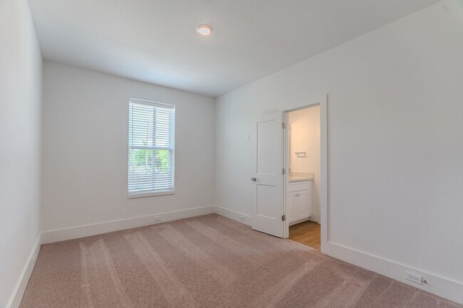 Building Photo - 7613 Victory Reserve St