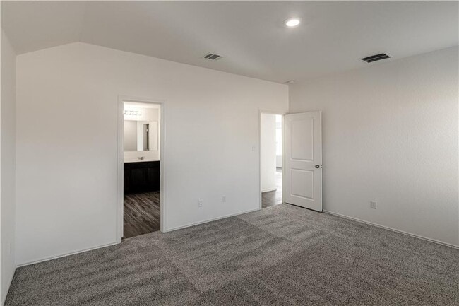 Building Photo - 744 Xanadu Dr