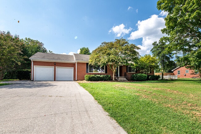 Building Photo - 1719 Scenic Dr