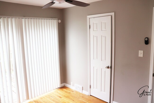Building Photo - Spacious 3 Bedroom - 1 Bath - Redford - $1...