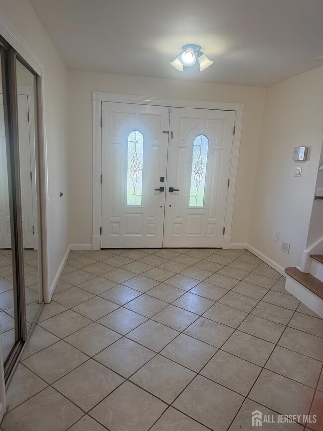 Building Photo - 13 Oakwood Dr