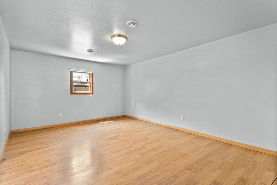 Living room - 217 E Jefferson St