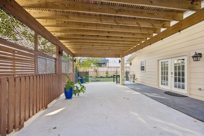 Building Photo - 2619 Eastgrove Ln