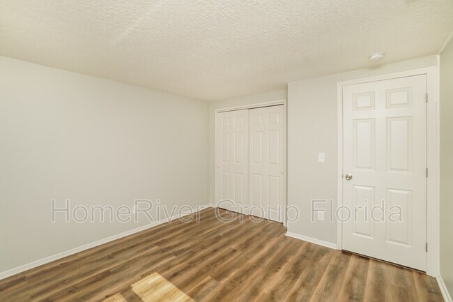 Building Photo - 6646 Lenoir Dr