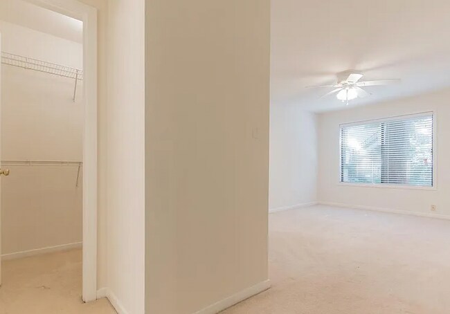 Building Photo - 9960 Hellingly Pl