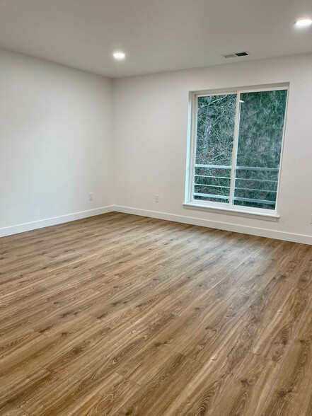Master suite - 5020 Maltby Rd
