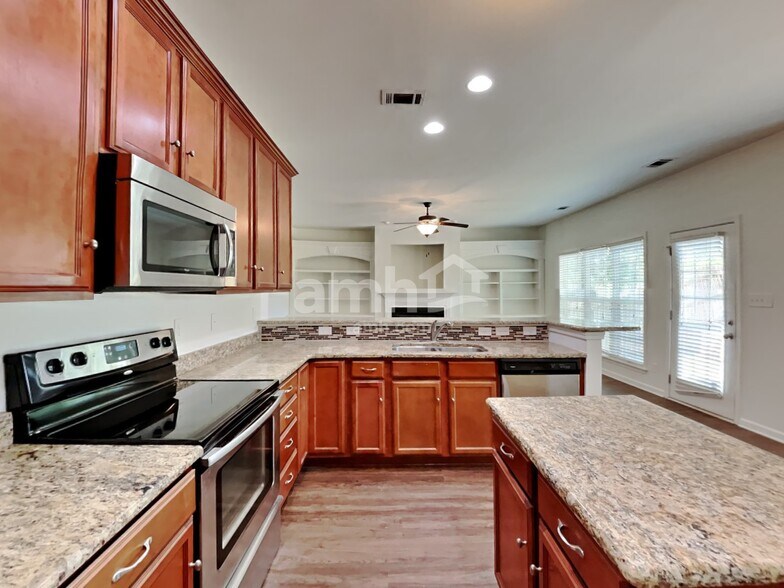 Building Photo - 106 E Cavendish Dr