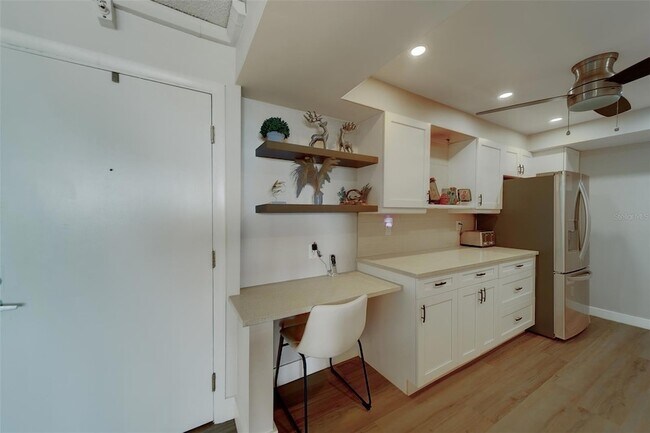 Building Photo - 255 Dolphin Point