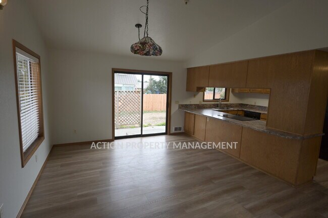 Building Photo - 2 bed 2 bath 1 car garage in Sequim
