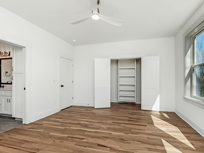 Building Photo - Custom 3 story home in the heart of Belmont/Optimist Park!