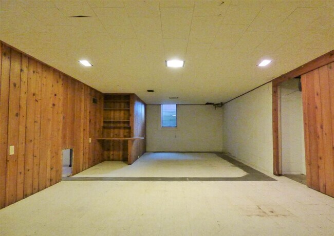 Building Photo - 1217 Highland Ave