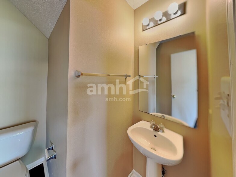 Building Photo - 2898 Hearthside Dr