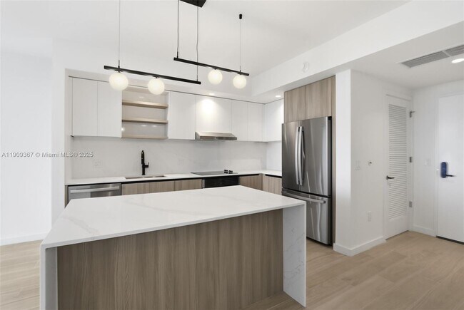 Building Photo - 3900 Alton Rd