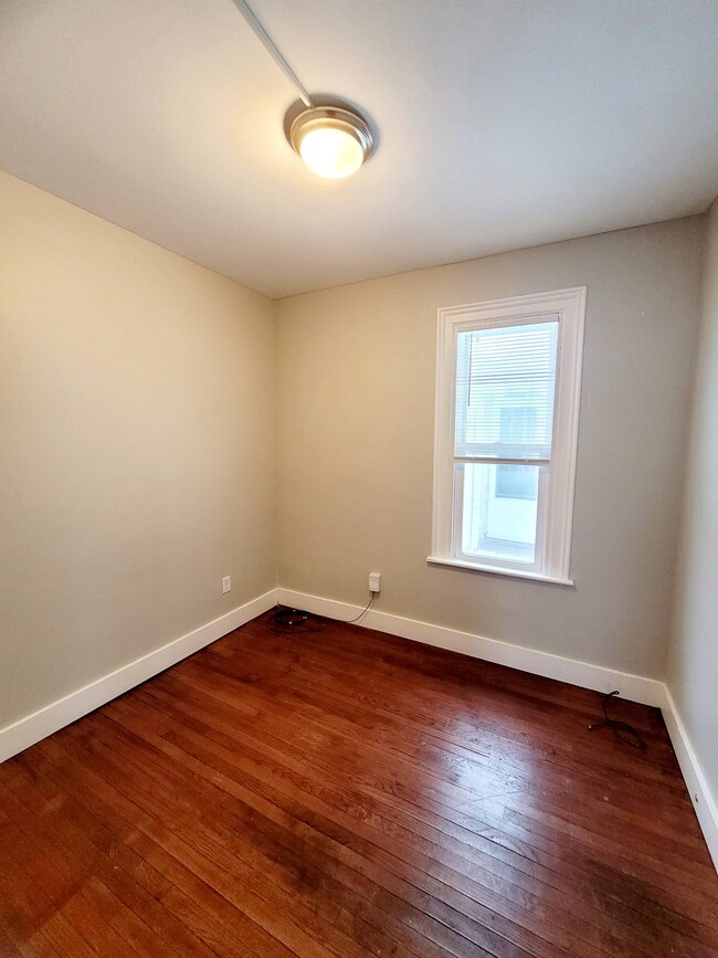 Building Photo - 219 Lane Ave SW