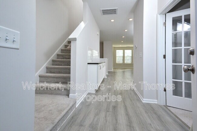 Building Photo - 1043 Manorhaven Dr