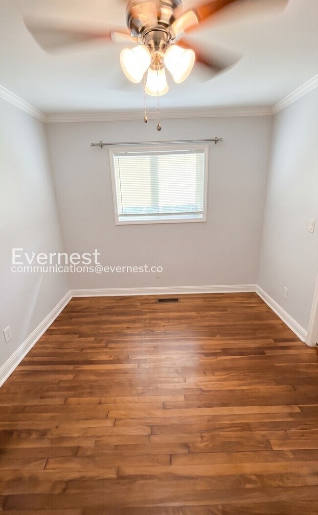 Building Photo - 2 Bed/1 Bath Home with Garage / Available Now!