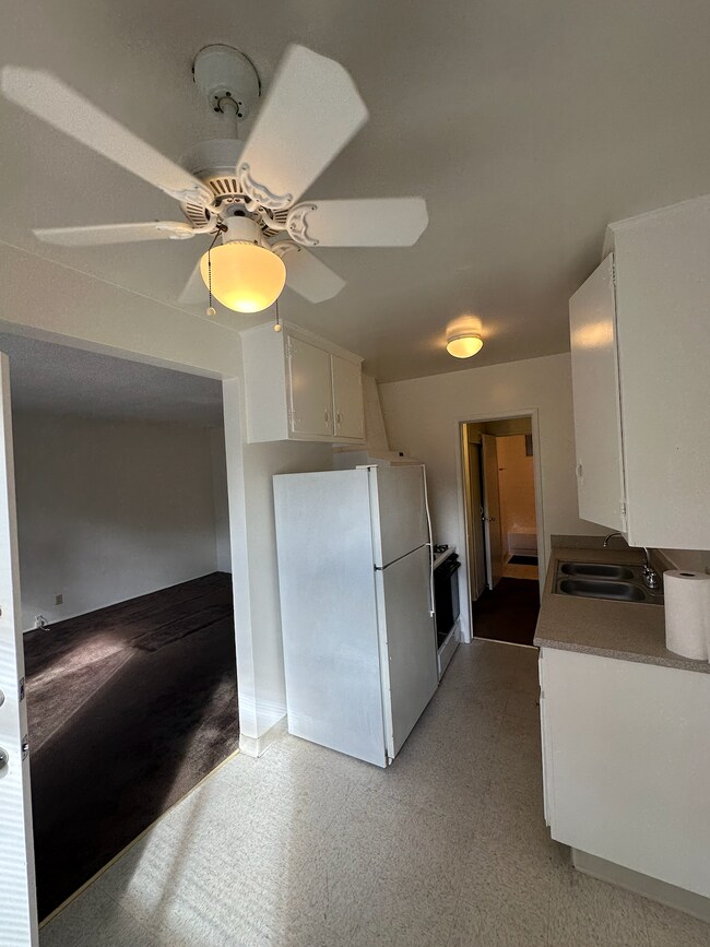 Building Photo - 72 S Parkwood Ave