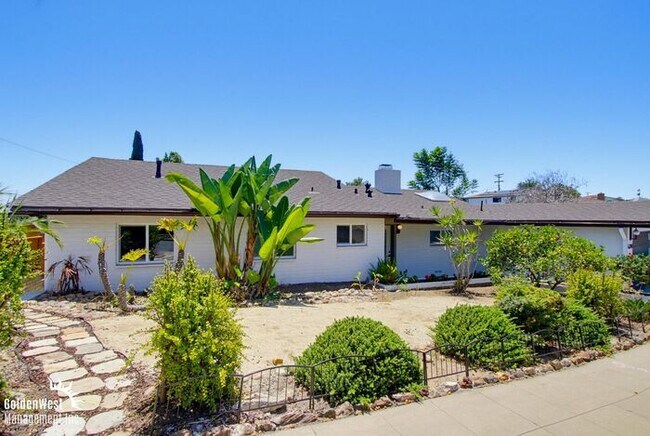 Building Photo - Stylishly Updated 3Bdm 2Ba Main Home in San Diego - MI Special!