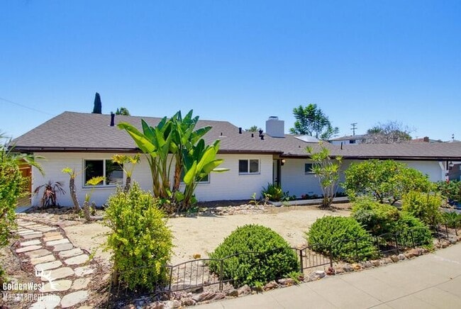 Building Photo - Stylishly Updated 3Bdm 2Ba Main Home in San Diego!