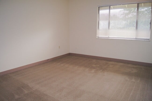 Building Photo - 700 Lee Dr