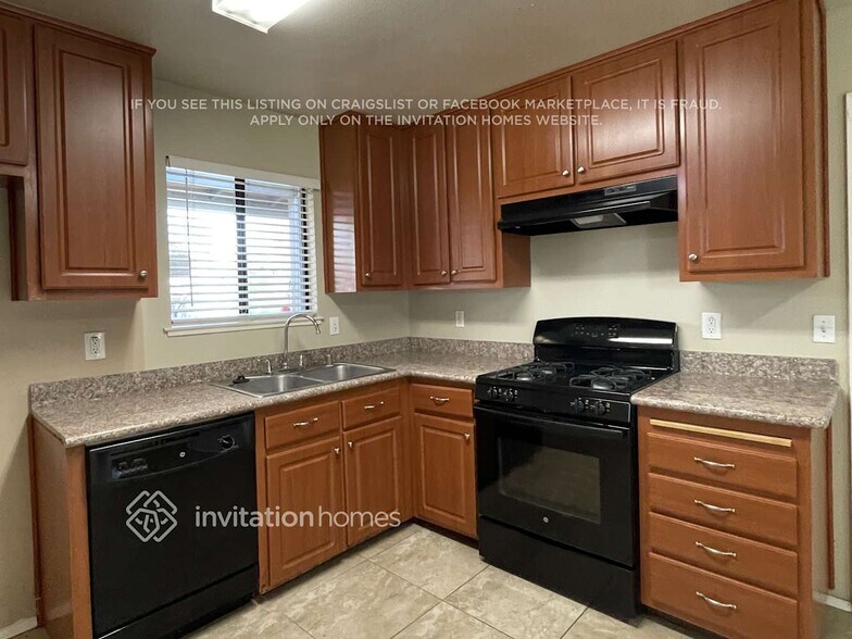 Building Photo - 4037 Vosburg St