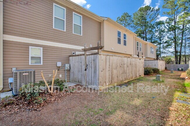 Building Photo - 2644 Middle Br Bnd