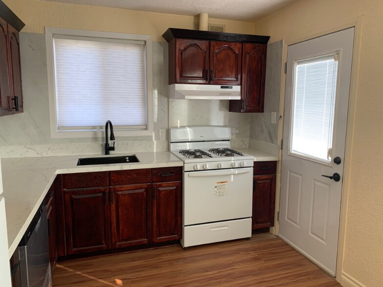 Building Photo - 6842 Kramer St