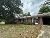 Building Photo - 811 Shadow Ln