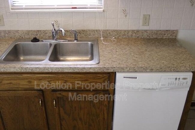 Building Photo - 3209 W 24th Terrace