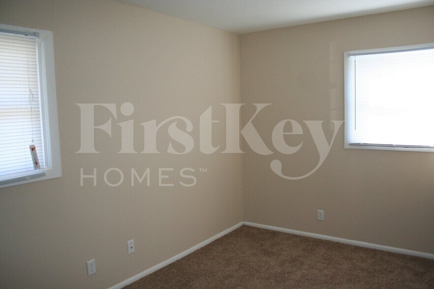 Building Photo - 9538 E 39th St